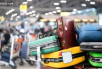 bagasi penerbangan Pontianak Jakarta — Pesawat komersial bersiap lepas landas di bandara untuk rute penerbangan Pontianak Jakarta