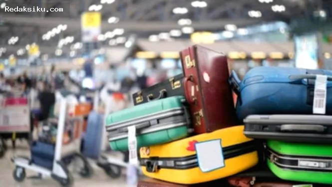 bagasi penerbangan Pontianak Jakarta — Pesawat komersial bersiap lepas landas di bandara untuk rute penerbangan Pontianak Jakarta