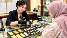 Harga emas batangan Pegadaian dan Antam ukuran 1 gram mengalami kenaikan di tengah dinamika pasar komoditas global.