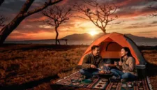 Savana Beach Pakem di Banyuwangi menawarkan suasana asri ruang terbuka hijau yang cocok untuk berkemah.