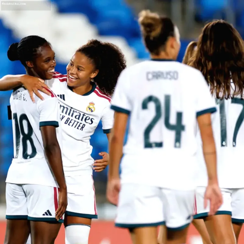 Pemain Real Madrid bersiap menghadapi PSG di Stadion Alfredo Di Stefano untuk Liga Champions Wanita.
