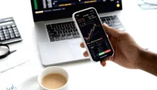 Berbagai aplikasi investasi digital kini memudahkan pemula untuk mulai berinvestasi dengan modal terjangkau.