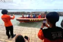 Tim SAR gabungan masih melanjutkan pencarian lima wartawan dan tiga warga yang hilang saat meliput erupsi anak Gunung Krakatau di Selat Sunda.