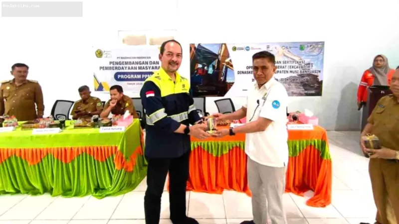 Peserta pelatihan operator excavator dari Muba mengikuti program sertifikasi alat berat kerja sama PPSDM Geominerba dan Disnakertrans.