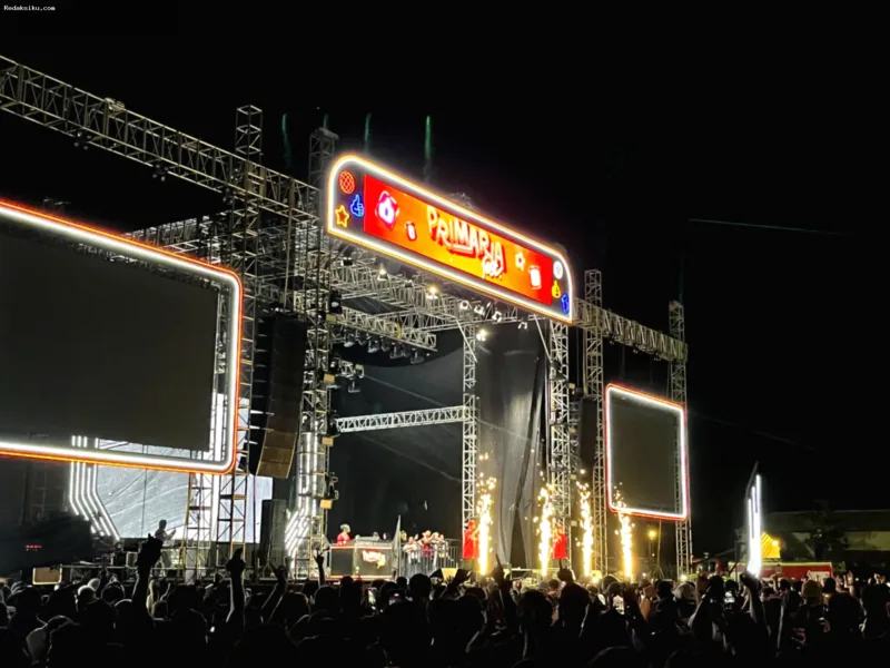 Grup hip-hop dangdut NDX A.K.A tampil merayakan 15 tahun karier di Primaria Fest 2026 Semarang.