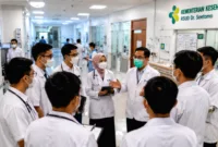 Kementerian Kesehatan mengevaluasi program internsip dokter untuk prioritas keselamatan peserta.