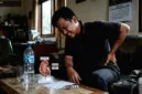 Kurang minum air putih dan dehidrasi ringan setiap hari dapat memicu pembentukan batu ginjal.