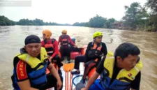 Tim SAR gabungan menyisir Sungai Komering untuk mencari bocah 9 tahun yang dilaporkan hilang terseret arus.