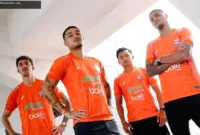 Hasil Borneo FC — Pemain Borneo FC dan Persija Jakarta saat bertanding di lapangan hijau Stadion Segiri Samarinda.