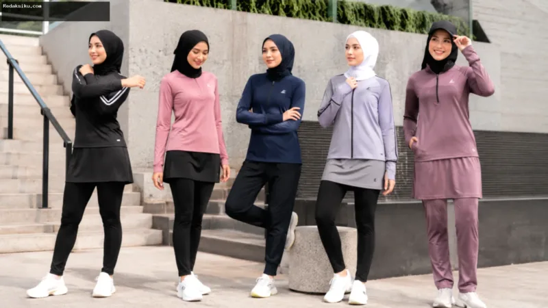 Seorang wanita mengenakan baju olahraga muslimah yang tertutup dan nyaman saat beraktivitas fisik