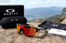 Kacamata Oakley dengan teknologi lensa Prizm dirancang untuk meningkatkan kontras dan detail visual saat beraktivitas.