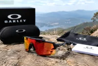 Kacamata Oakley Prizm — Kacamata olahraga Oakley dengan lensa teknologi Prizm yang jernih dan sporty