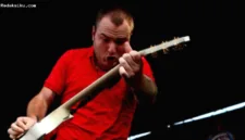Chad Gilbert, gitaris dan pendiri New Found Glory, meninggal dunia di usia 45 tahun setelah berjuang melawan kanker.