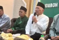KH Abdul Hakim Mahfudz saat memberikan sambutan di kantor PWNU Jawa Timur dalam acara Tasyakuran dan Maulid Nabi.