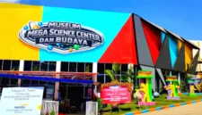 Gubernur Jawa Timur Khofifah Indar Parawansa meresmikan Museum Mega Science Center dan Budaya di JTP 1, Kota Batu.