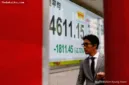 Bursa saham Asia melemah setelah harga minyak Brent melonjak hingga menembus 100 dolar AS per barel.
