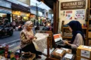 Transformasi digital dan pemasaran berbasis konten menjadi kunci strategi UMKM naik kelas di pasar modern.