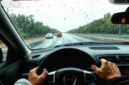 Pengemudi perlu meningkatkan kewaspadaan dan menyiapkan kendaraan dengan baik saat berkendara di tengah musim hujan.
