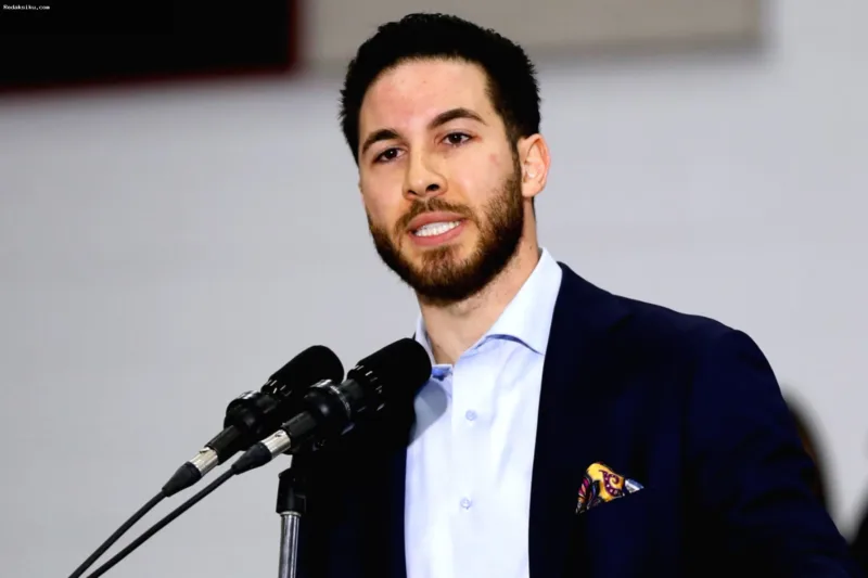Kontroversi Wali Kota — Wali Kota Dearborn Abdullah Hammoud menghadapi sorotan terkait kebijakan dekorasi Ramadan di Michigan.
