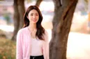 Aktris Ha Young menghadapi ketidakpastian karier setelah SBS dan Netflix mempertimbangkan ulang proyek akibat kontroversi sejarah keluarga.