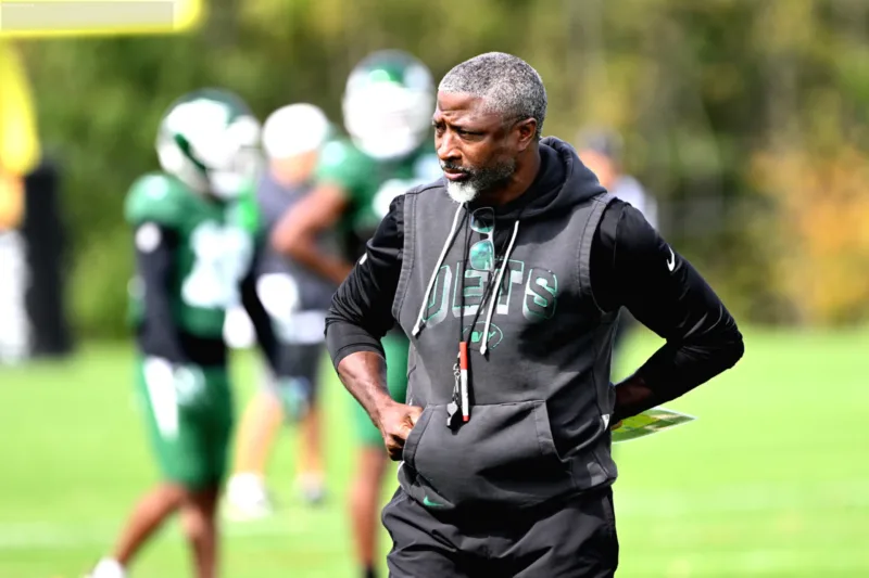 Peluang Kebangkitan Jets — Pelatih Aaron Glenn mendampingi skuad New York Jets bersiap menghadapi Detroit Lions.