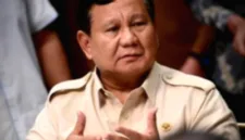 Prabowo Subianto menggulirkan gagasan pembebasan biaya kuliah di perguruan tinggi negeri yang dinilai membutuhkan anggaran besar.
