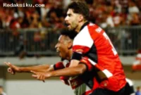 Pemain Madura United merayakan gol dalam pertandingan melawan PSIM Yogyakarta di Super League 2026
