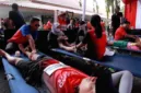 Para terapis tunanetra memberikan layanan pemulihan otot bagi peserta Soekarno Run di Banyuwangi.
