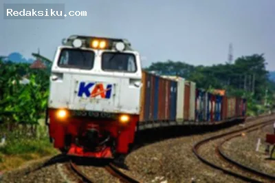 Pengiriman Pangan Ternak — Kereta api barang yang mengangkut komoditas pangan dan ternak di jalur rel Indonesia