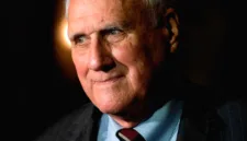 Jon Kyl, mantan senator senior asal Arizona dan figur berpengaruh Partai Republik, meninggal dunia pada usia 84 tahun.
