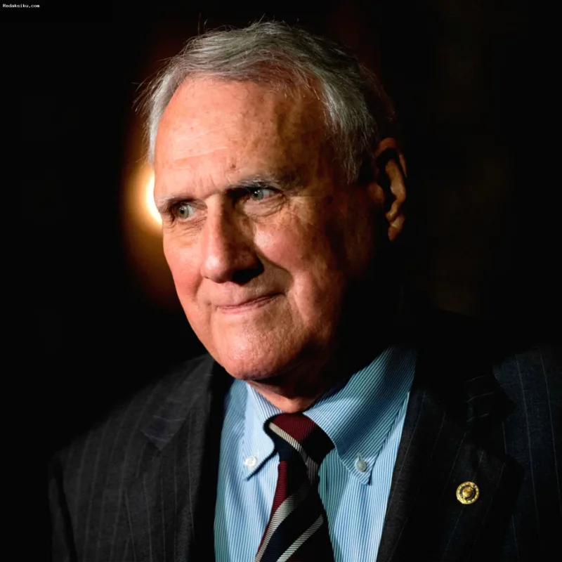 Jon Kyl Meninggal Dunia — Mantan senator AS asal Arizona, Jon Kyl, yang meninggal dunia pada usia 84 tahun.
