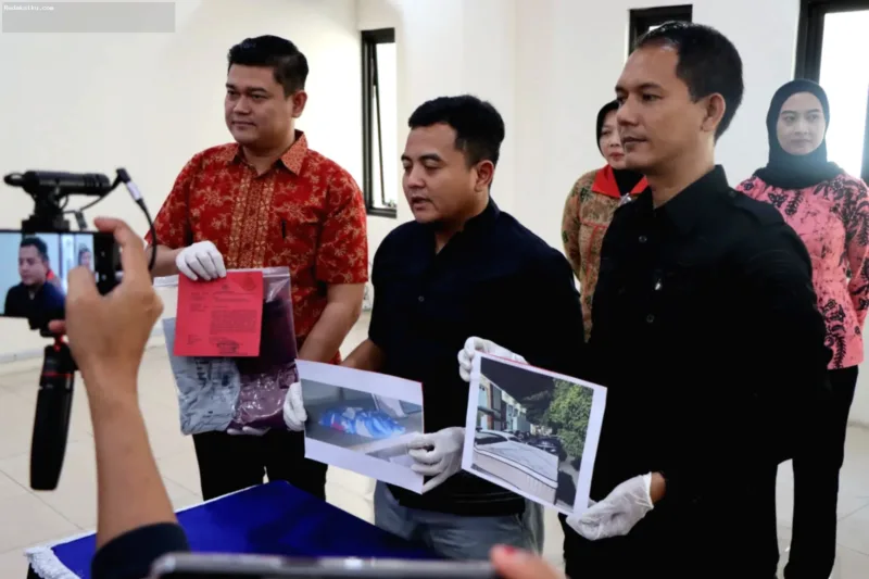 pengasuh ponpes — Suasana konferensi pers di Aula Sanika Satyawada Polresta Pati terkait kasus kekerasan seksual.