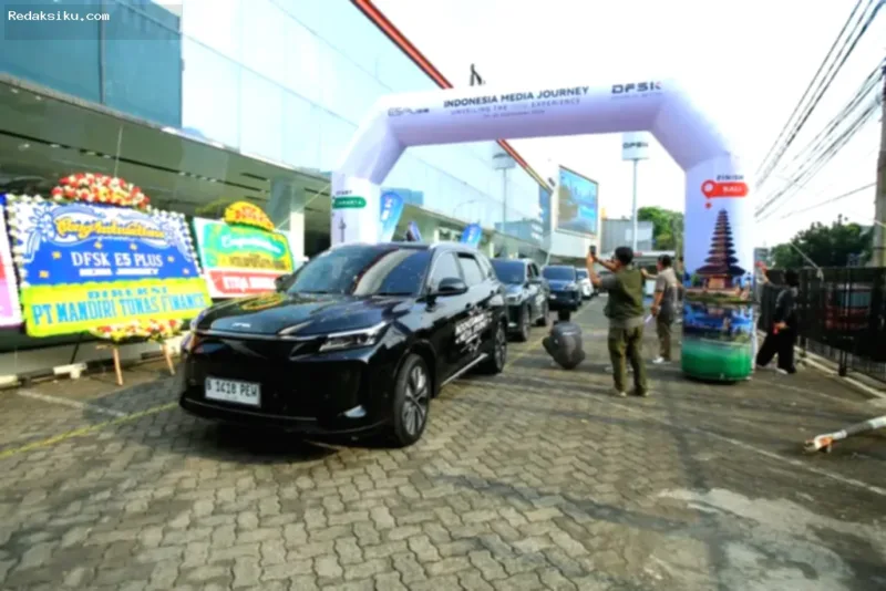 Mobil SUV DFSK E5 Plus dalam perjalanan uji coba berkendara jarak jauh dari Jakarta menuju Bali.