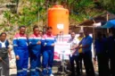 Pertamina menyalurkan bantuan air bersih untuk membantu warga korban gempa bumi di NTT.