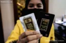 Harga emas batangan Antam turun Rp 25.000 menjadi Rp 2,6 juta per gram pada Jumat, 11 September 2026.