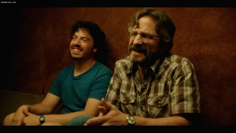 Ulasan Blu-ray Sword — Marc Maron berperan sebagai pemilik toko gadai dalam film komedi independen Sword of Trust karya Lynn Shelton.