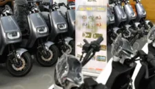 Penjualan sepeda motor listrik nasional mengalami penurunan akibat kendala regulasi menurut laporan Aismoli.