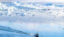 Data satelit terbaru menunjukkan Greenland dan Antartika kehilangan 11,3 triliun ton es sejak 1979.