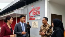 Menteri Koperasi Ferry Juliantono memastikan regulasi terkait skema penggajian manajer Koperasi Desa Merah Putih sedang dalam tahap penyelesaian.