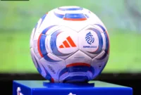 Pemain Persib Bandung dan PSM Makassar saat bertanding dalam laga Super League 2026 di Stadion GBLA.