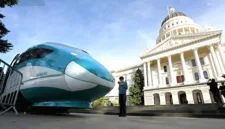 Proyek kereta cepat California menghadapi tantangan hukum baru terkait relokasi stasiun Merced.