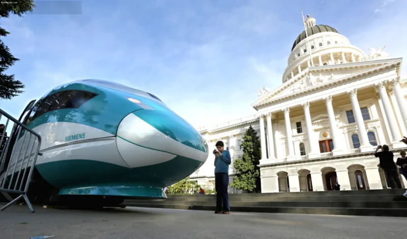 Proyek kereta cepat di California menghadapi tuntutan hukum dari kelompok komunitas lokal.