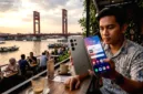 Samsung meluncurkan lini ponsel pintar flagship terbaru dengan performa tinggi dan fitur AI canggih.