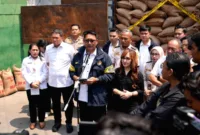 DKI — Tumpukan karung berisi kacang tanah sitaan polisi di sebuah gudang kawasan Penjaringan, Jakarta Utara.