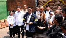 Polda Metro Jaya menyita 49,85 ton kacang tanah asal India yang diduga diselundupkan ke Jakarta tanpa dokumen resmi.