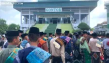 Pimpinan Gontor KH Hasan Abdullah Sahal menegaskan komitmen pendidikan di hadapan Presiden Prabowo dalam Resepsi Kesyukuran 100 Tahun Gontor.