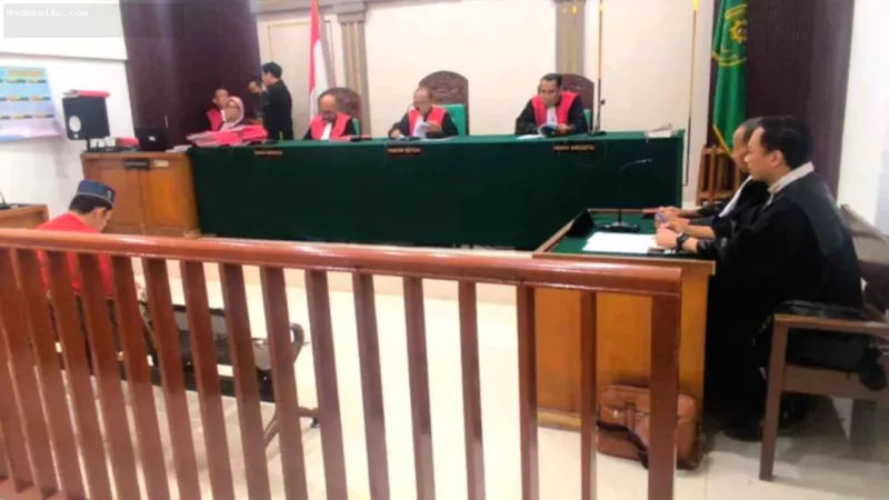 vonis 10 tahun penjara — Andrika menjalani sidang vonis di Pengadilan Negeri Palembang terkait kasus peredaran sabu 488 gram
