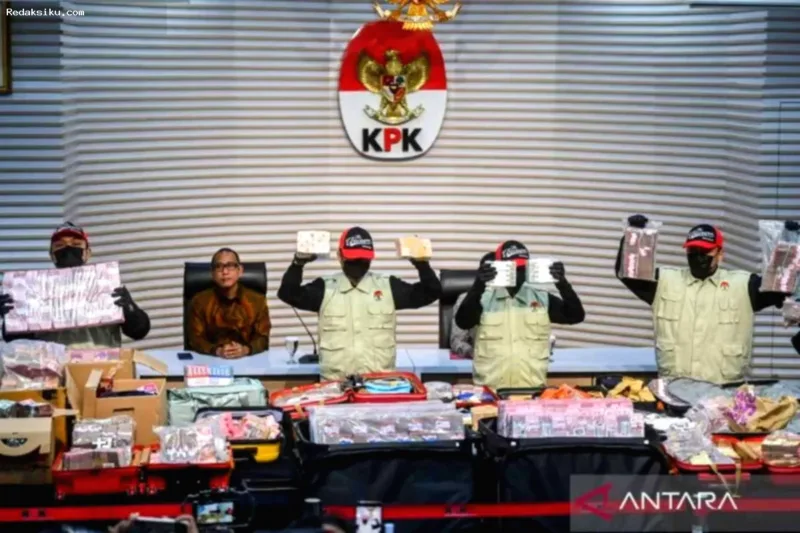 Mahfud MD menyampaikan tiga kritik pedas terhadap penanganan kasus korupsi di ATR/BPN oleh KPK.