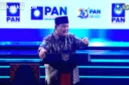 Presiden Prabowo Subianto menanggapi kritik terkait kebiasaan berjoget di ruang publik.