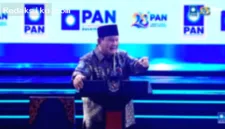 Presiden Prabowo Subianto menanggapi kritik terkait kebiasaan berjoget di ruang publik.